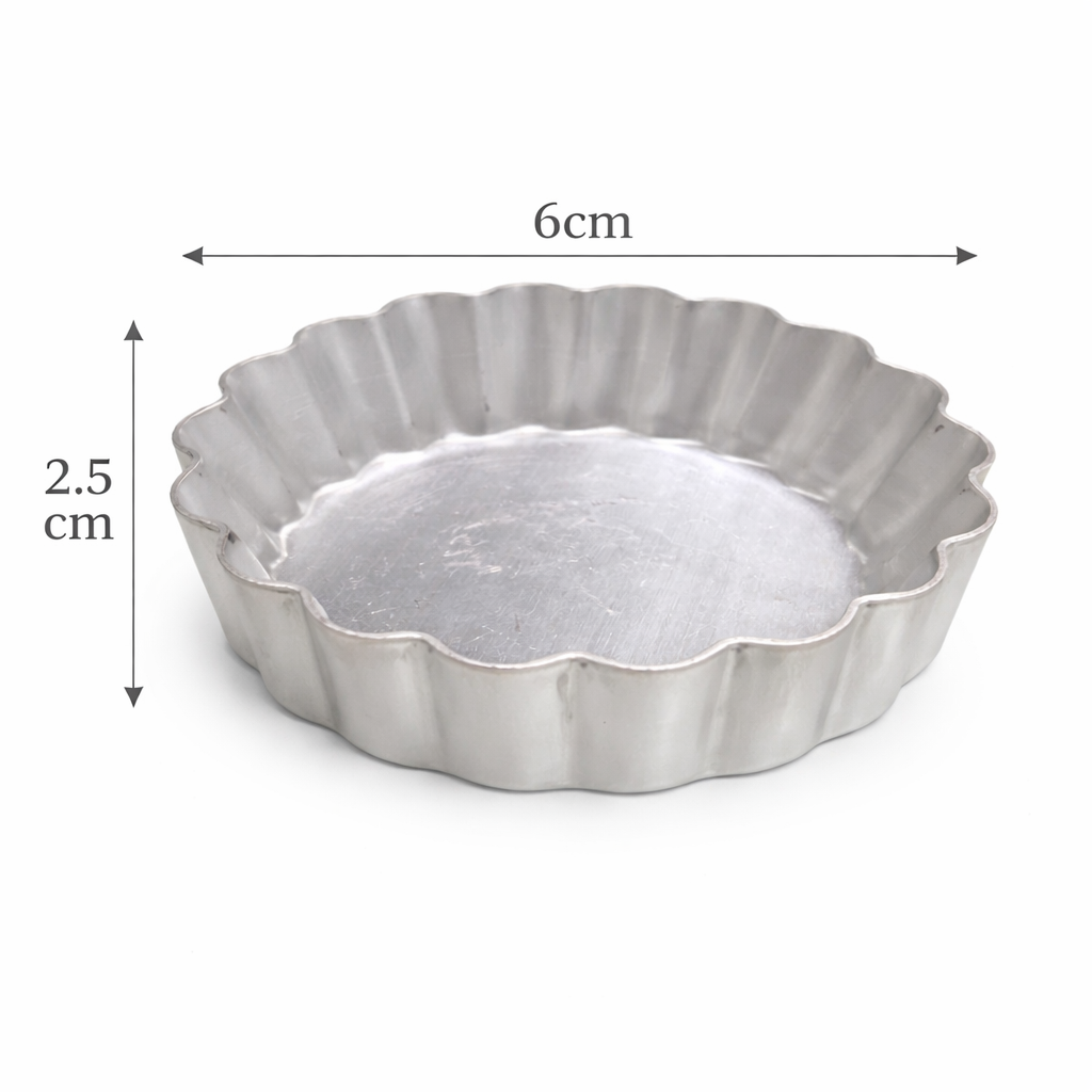 Small aluminium tart mold with dimensions labeled on a white background