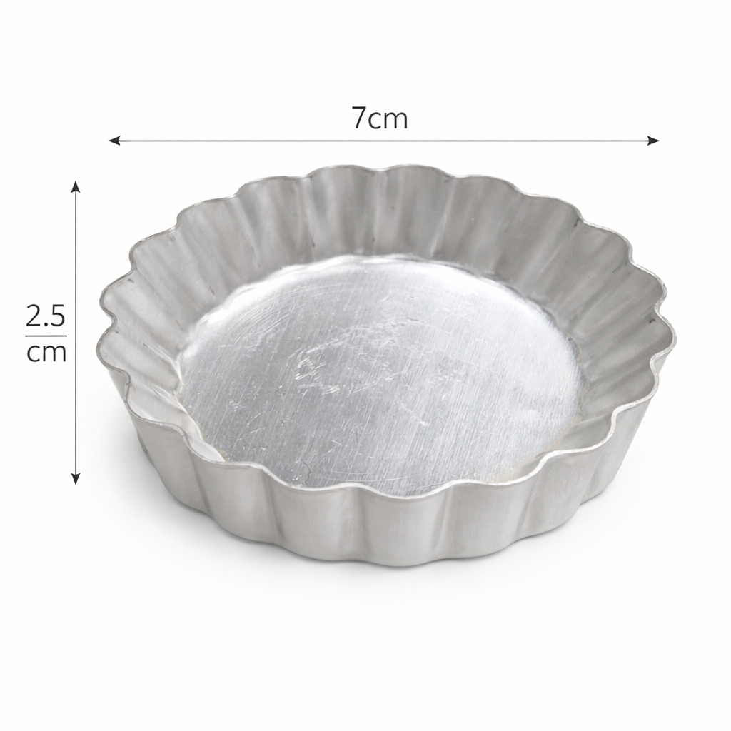 Small aluminium tart mold with dimensions labeled on a white background
