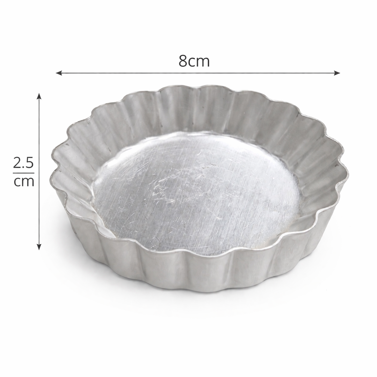 Small aluminium tart mold with dimensions labeled on a white background