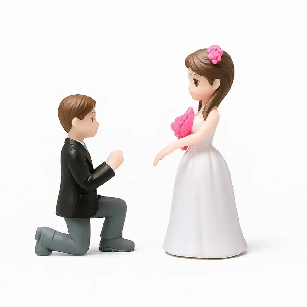 Realistic wedding couple figurines in proposal pose – groom on one knee and bride holding bouquet – MTRC345 model without packaging, ideal for wedding cakes and DIY gifts.
