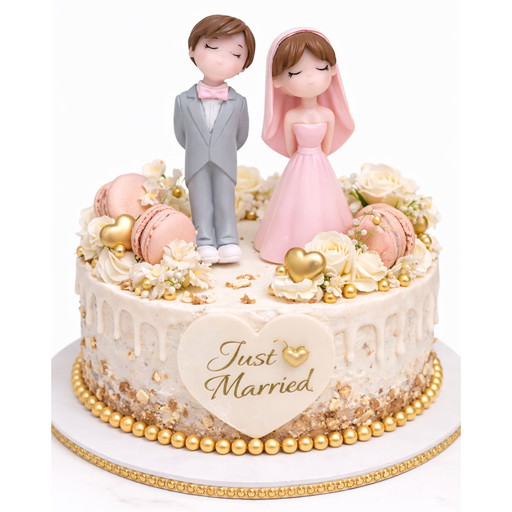 Miniatures Decorative cake with 'Just Married' topper and figurines on a white background