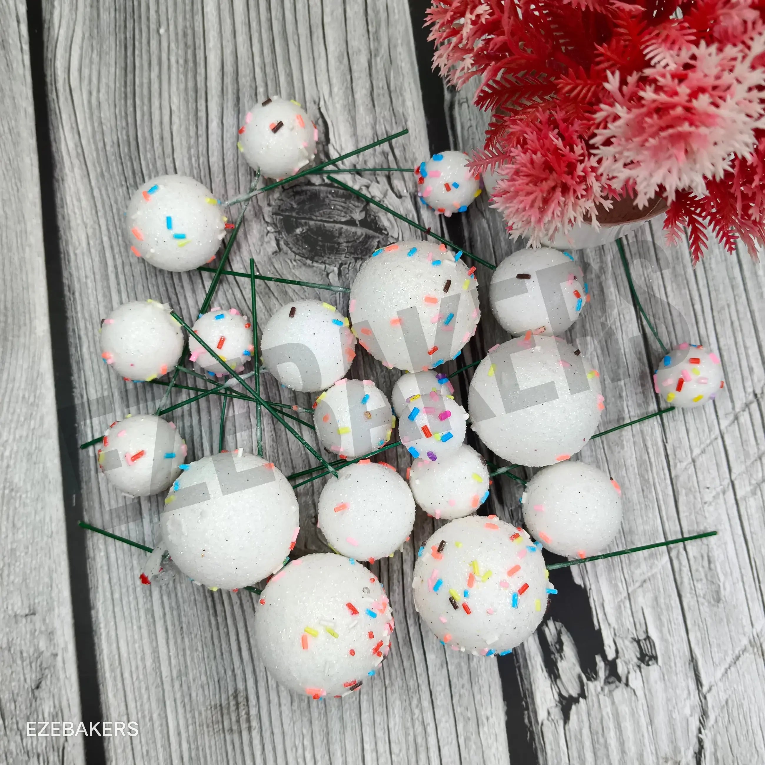 white Vermicelli Faux Ball 20pcs Set  TPR148