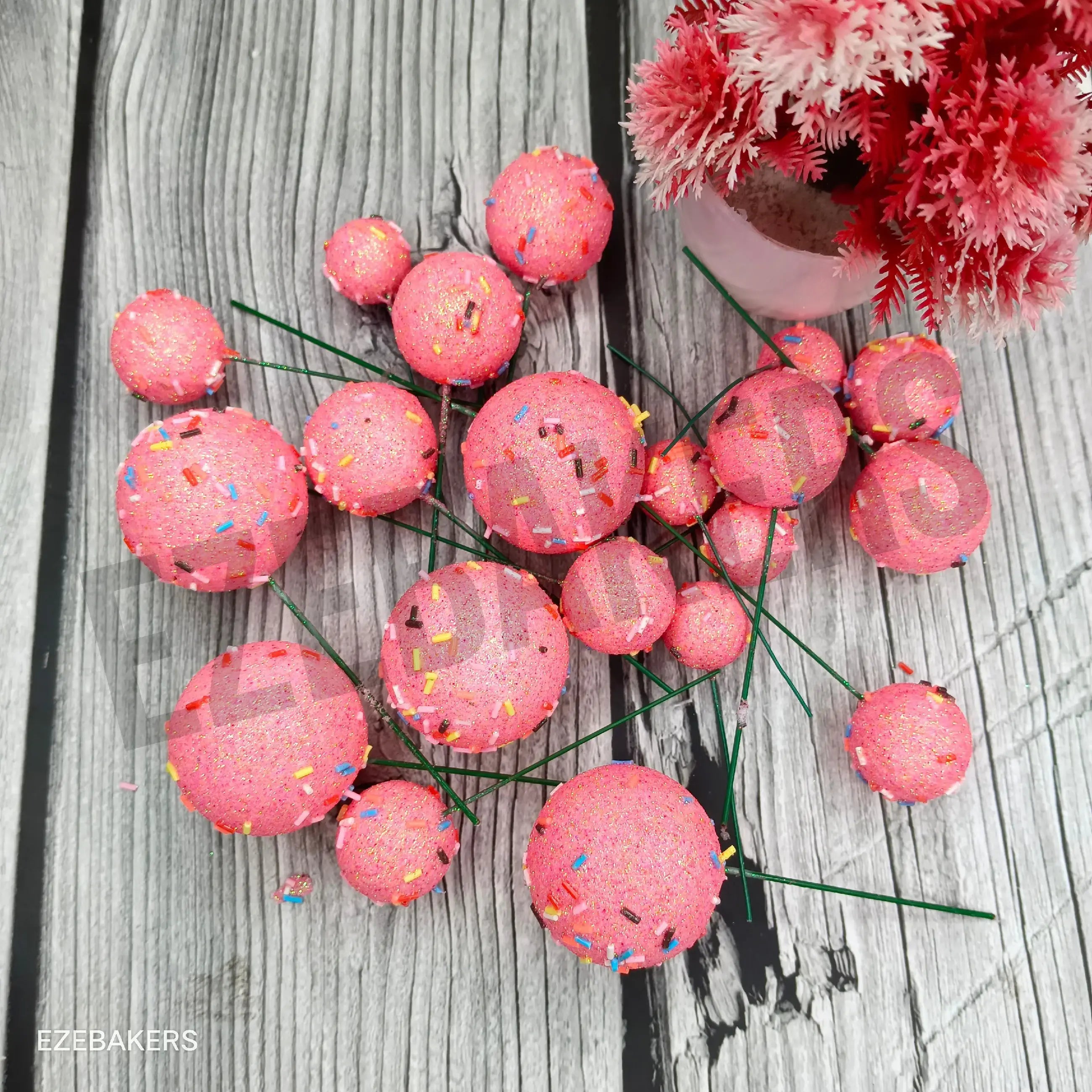 white Vermicelli Faux Ball 20pcs Set  TPR148