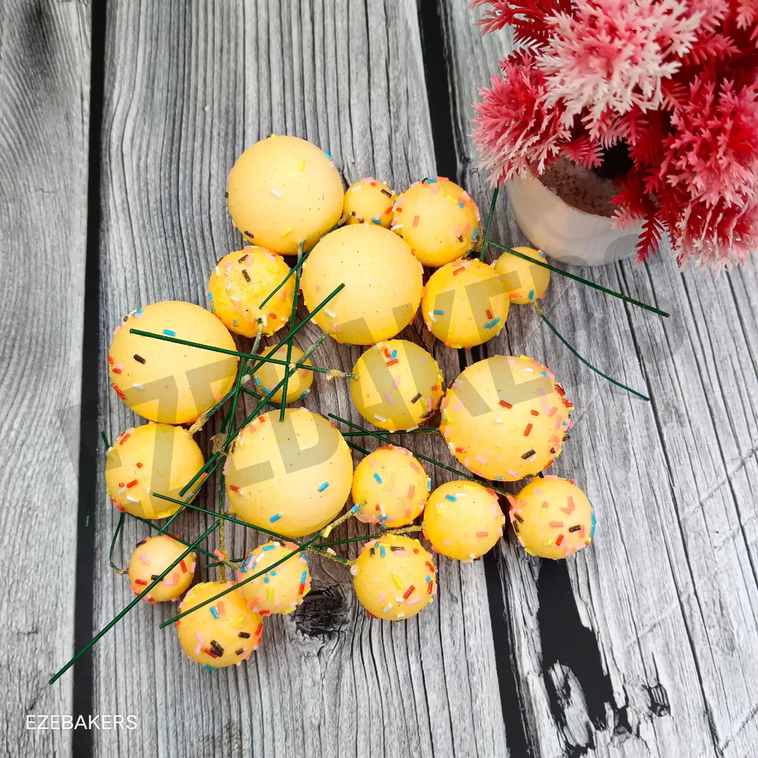 white Vermicelli Faux Ball 20pcs Set  TPR148